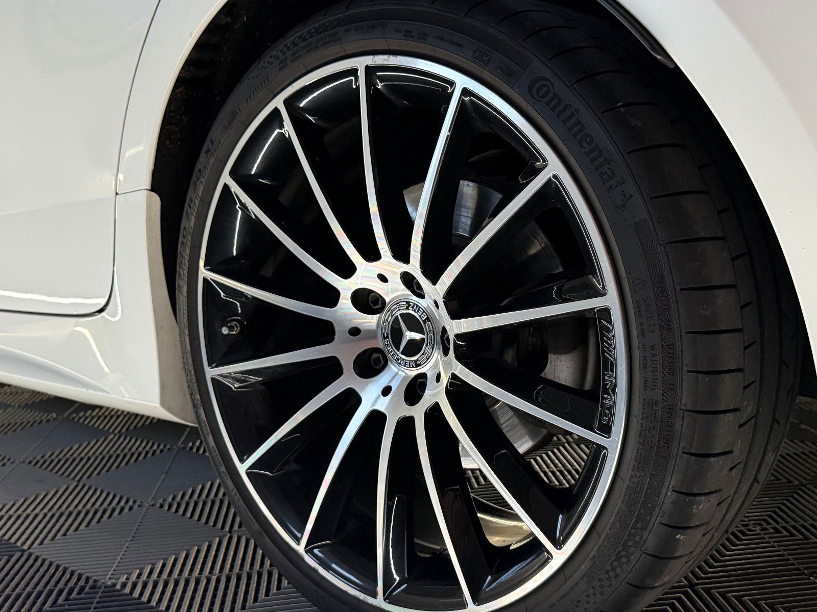 Fahrzeugabbildung Mercedes-Benz CLS 400 d 4Matic AMG-LINE/360*/BURMESTER/DESIGNO