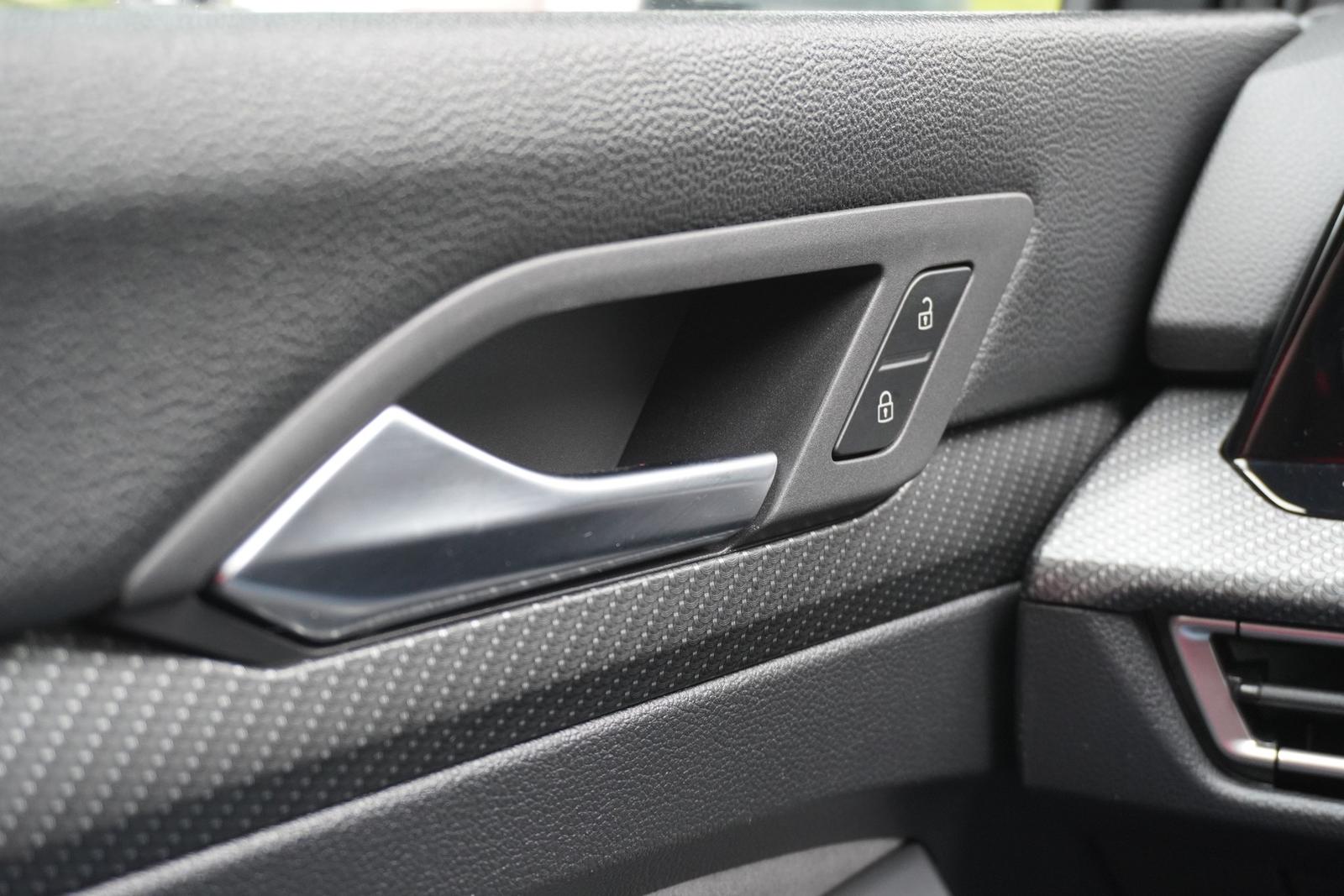 Volkswagen Golf VIII Variant R-Line eTSI DSG Panorama, миниатюра 20