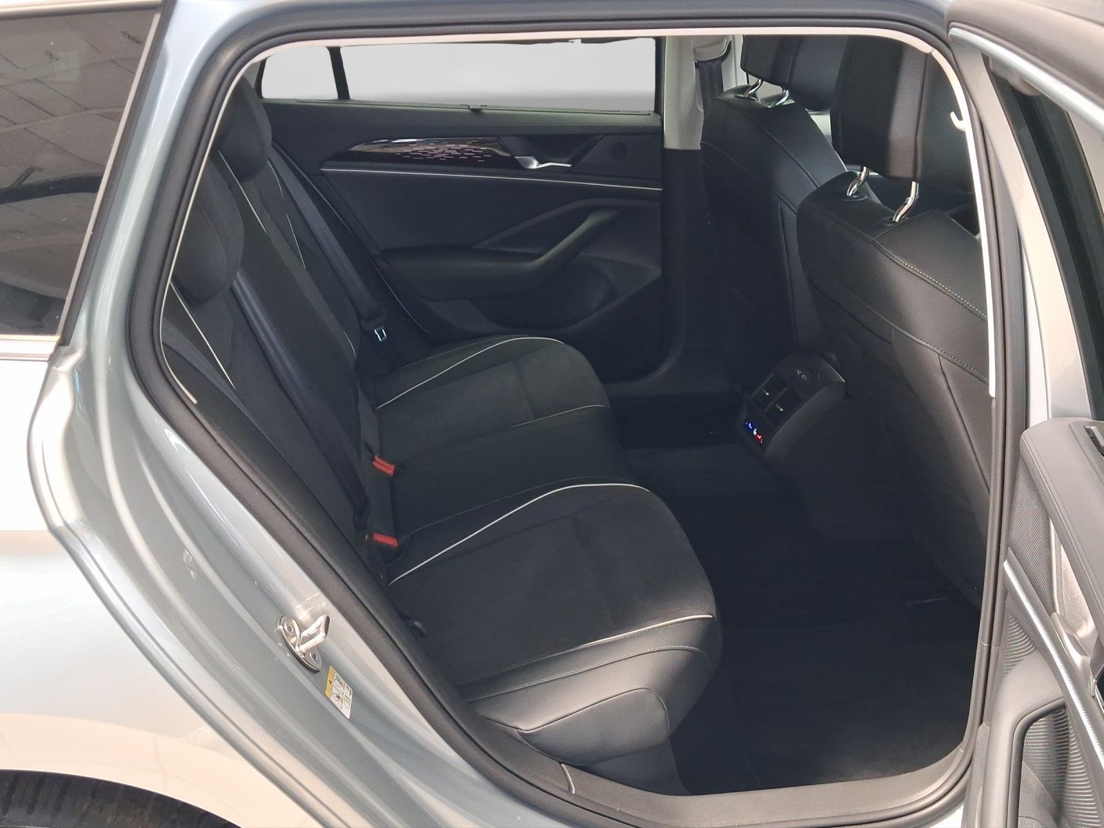 Volkswagen Passat Variant - Bild 6
