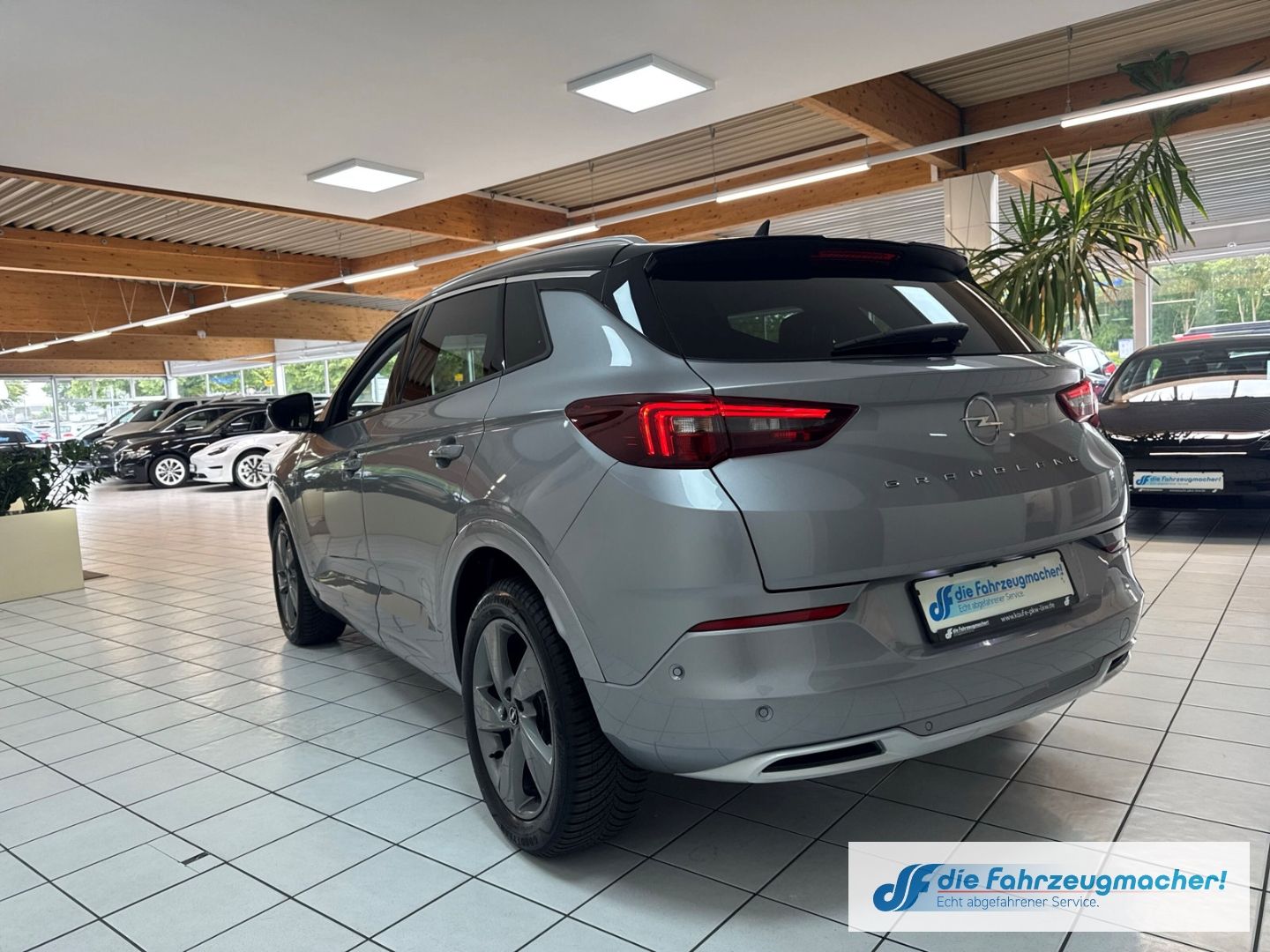 Fahrzeugabbildung Opel Grandland Ultimate 1.5 DNavi Leder Kamera Klimas
