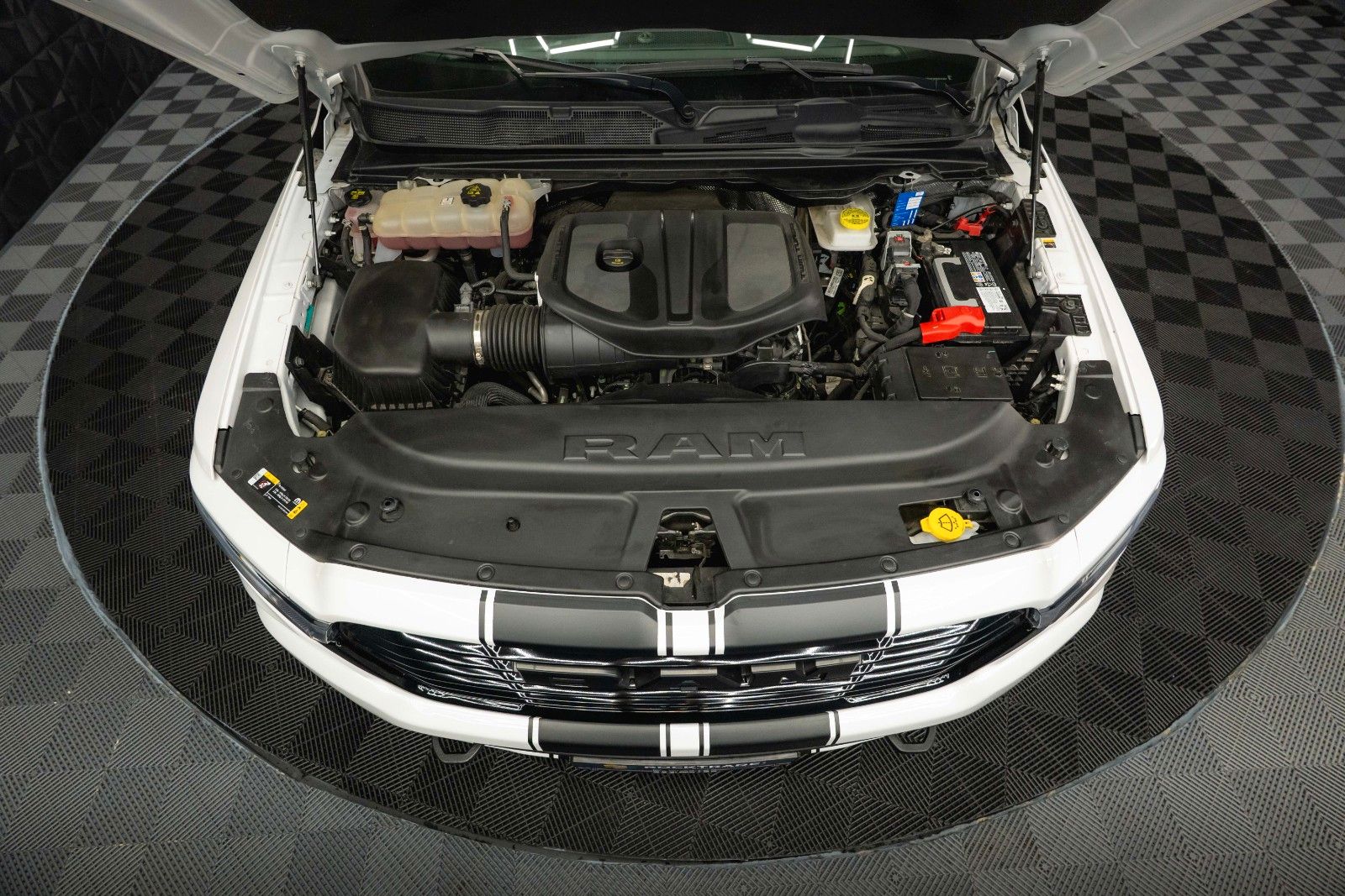 Fahrzeugabbildung Dodge RAM 3.0 MY 25 TWIN TURBO LARAMIE Night Pano ACC
