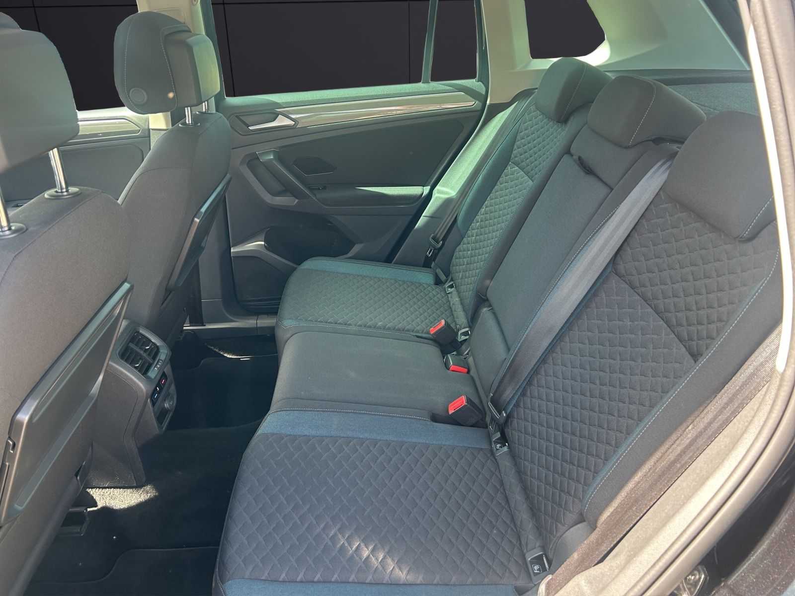 Fahrzeugabbildung Volkswagen Tiguan IQ.DRIVE LED Navi ACC AHK RFK SHZ