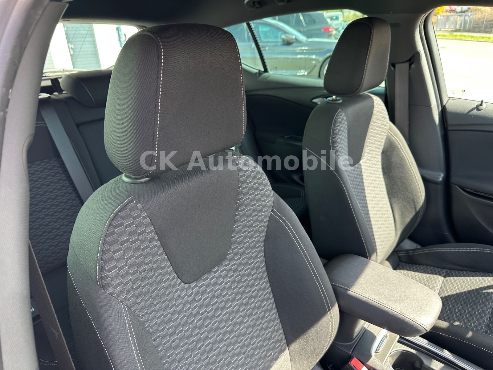 Fahrzeugabbildung Opel Astra K 1.6 Turbo Dynamic Autom./Navi/LED/ACC