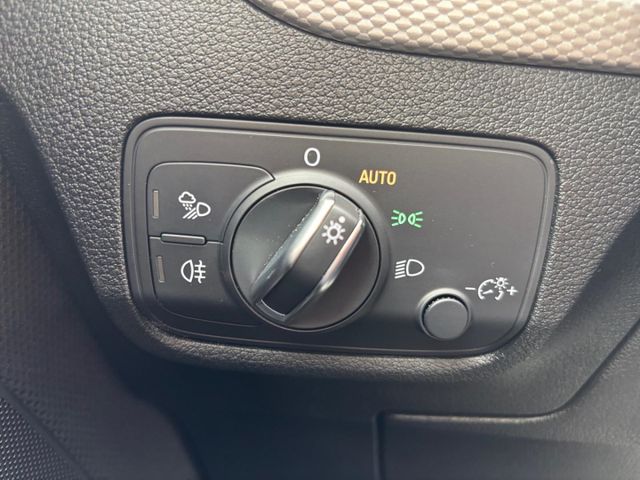 Q2 35 TFSI S line Matrix Kamera ACC CarPlay Sitz