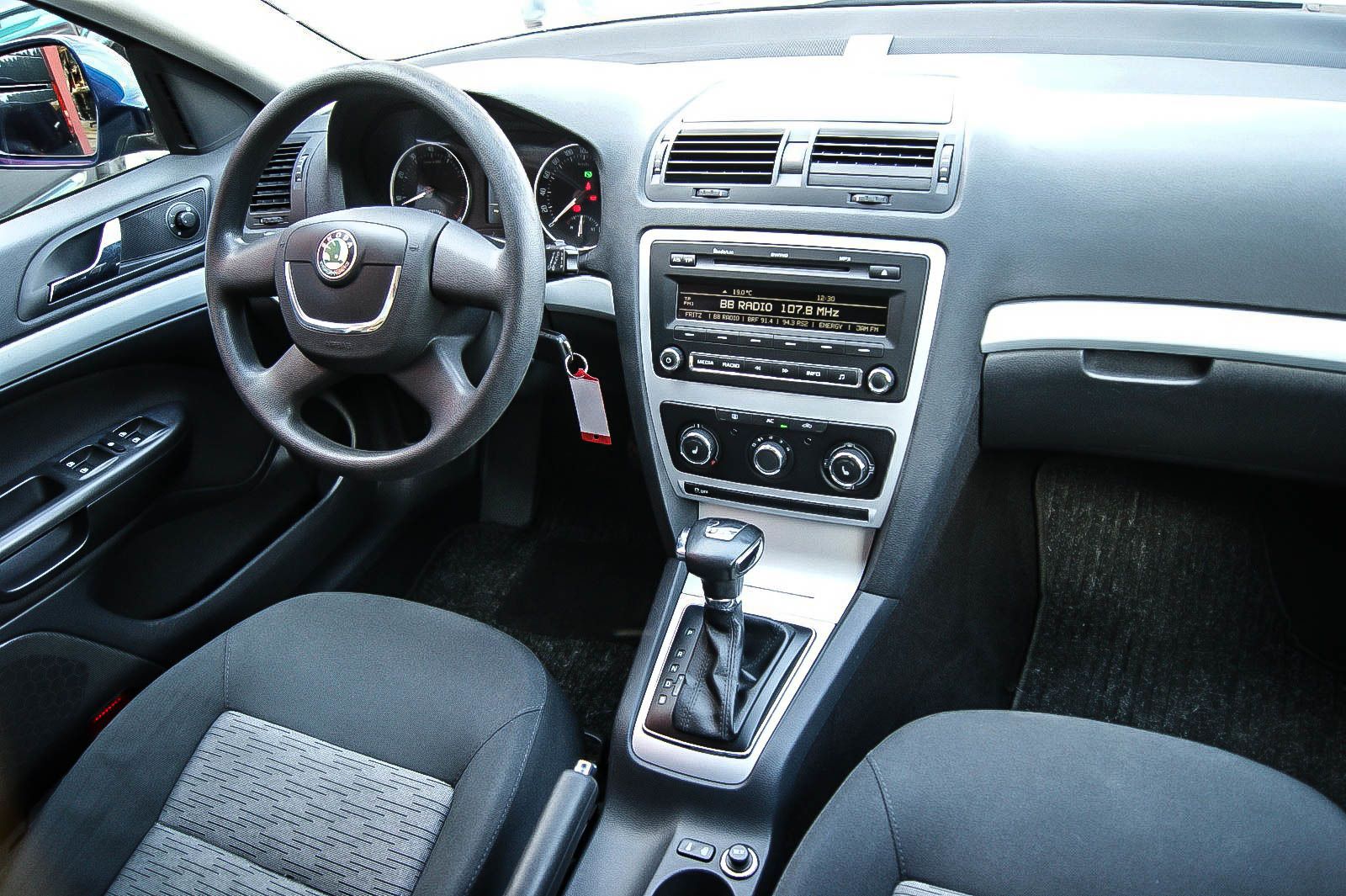 Fahrzeugabbildung SKODA Octavia Combi 1.4TSI DSG ANHZV PDC SIHZG Ambient