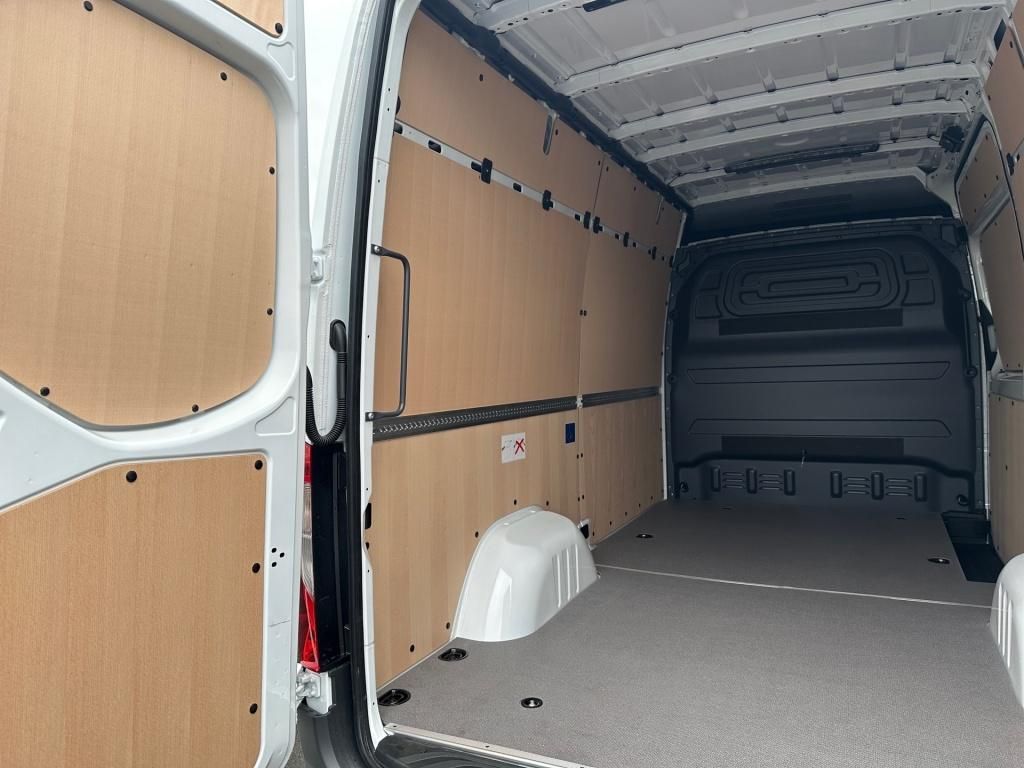Fahrzeugabbildung Mercedes-Benz Sprinter 317 CDI Kasten PRO L2H2 AHK LED AUT KAM