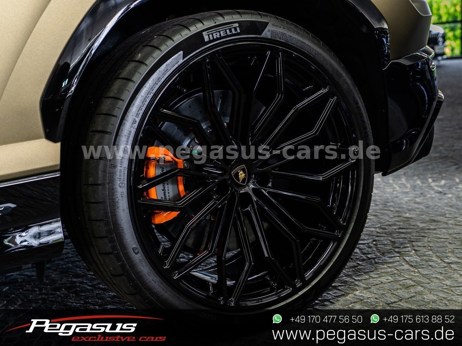 LAMBORGHINI Urus - 17