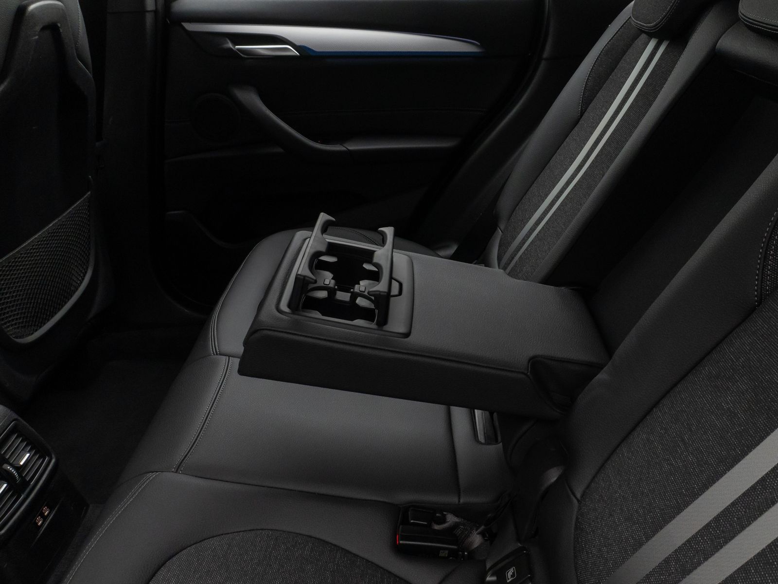 Fahrzeugabbildung BMW X1 xD25e M Sport Kamera HUD DAB HiFi Alarm 19Zol