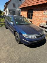 Renault Laguna Kombi  - blaue Renault Laguna