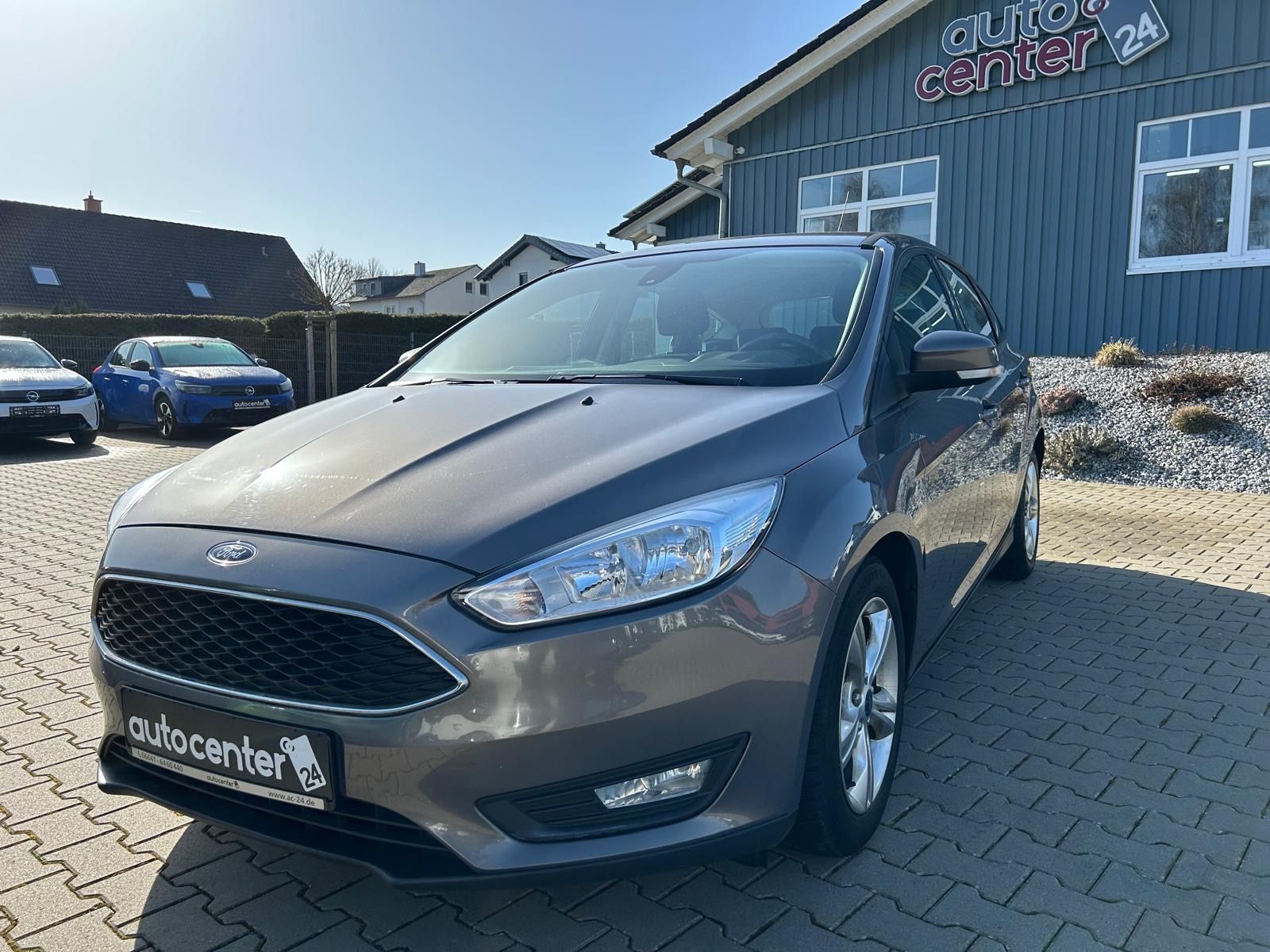 Fahrzeugabbildung Ford Focus Lim.°Navi°PDC°Alu°Tüv Neu°