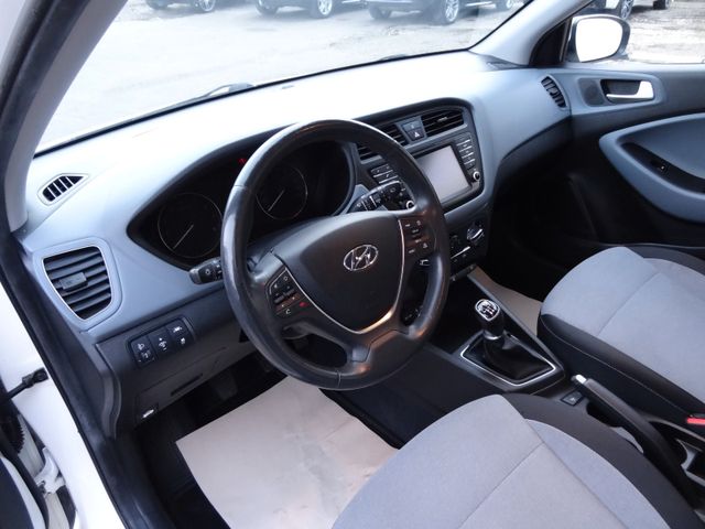 Fahrzeugabbildung Hyundai i20 Sport/OZ-Felgen/Navi/Kamera/SitzH/