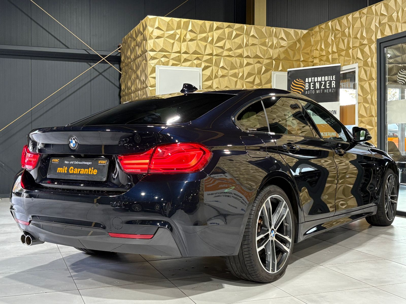 Fahrzeugabbildung BMW 420 i Gran Coupe xDrive M-Paket/HEAD-UP/MEMORY/