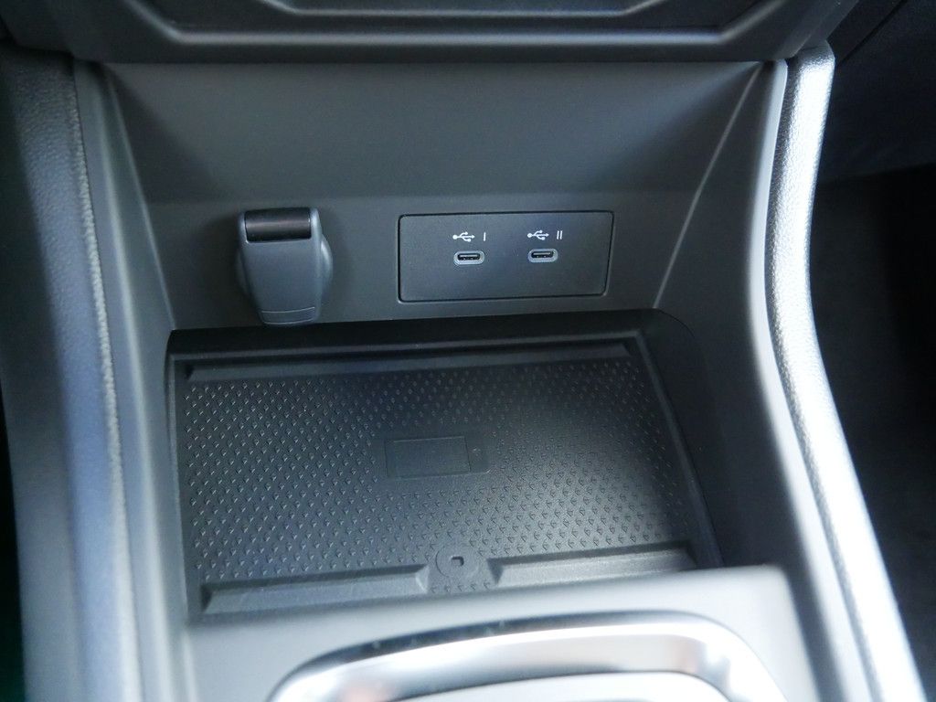 Fahrzeugabbildung Renault Captur Techno TCe 160 SHZ KAMERA NAVI ACC LED