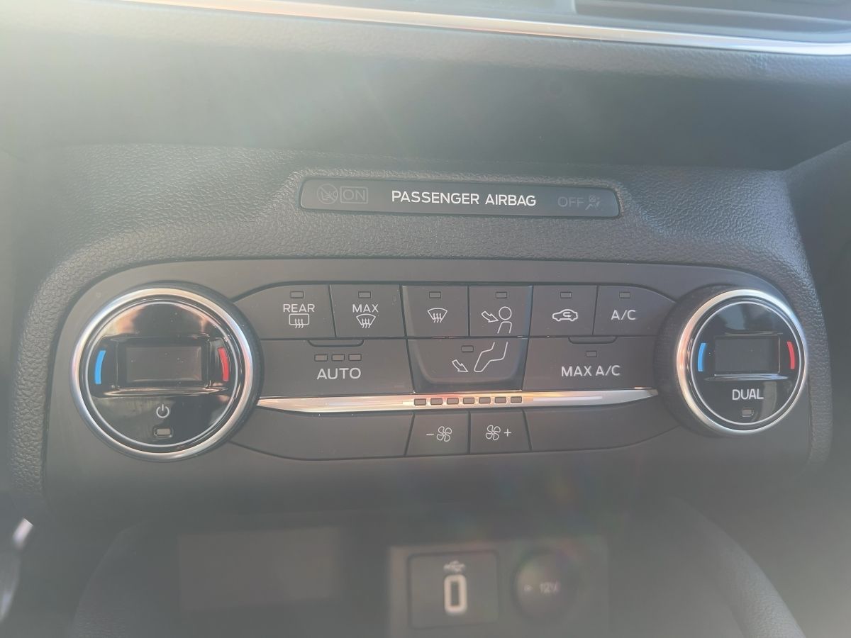 Fahrzeugabbildung Ford Focus Titanium 1.5 Eco Boost Kamera ACC
