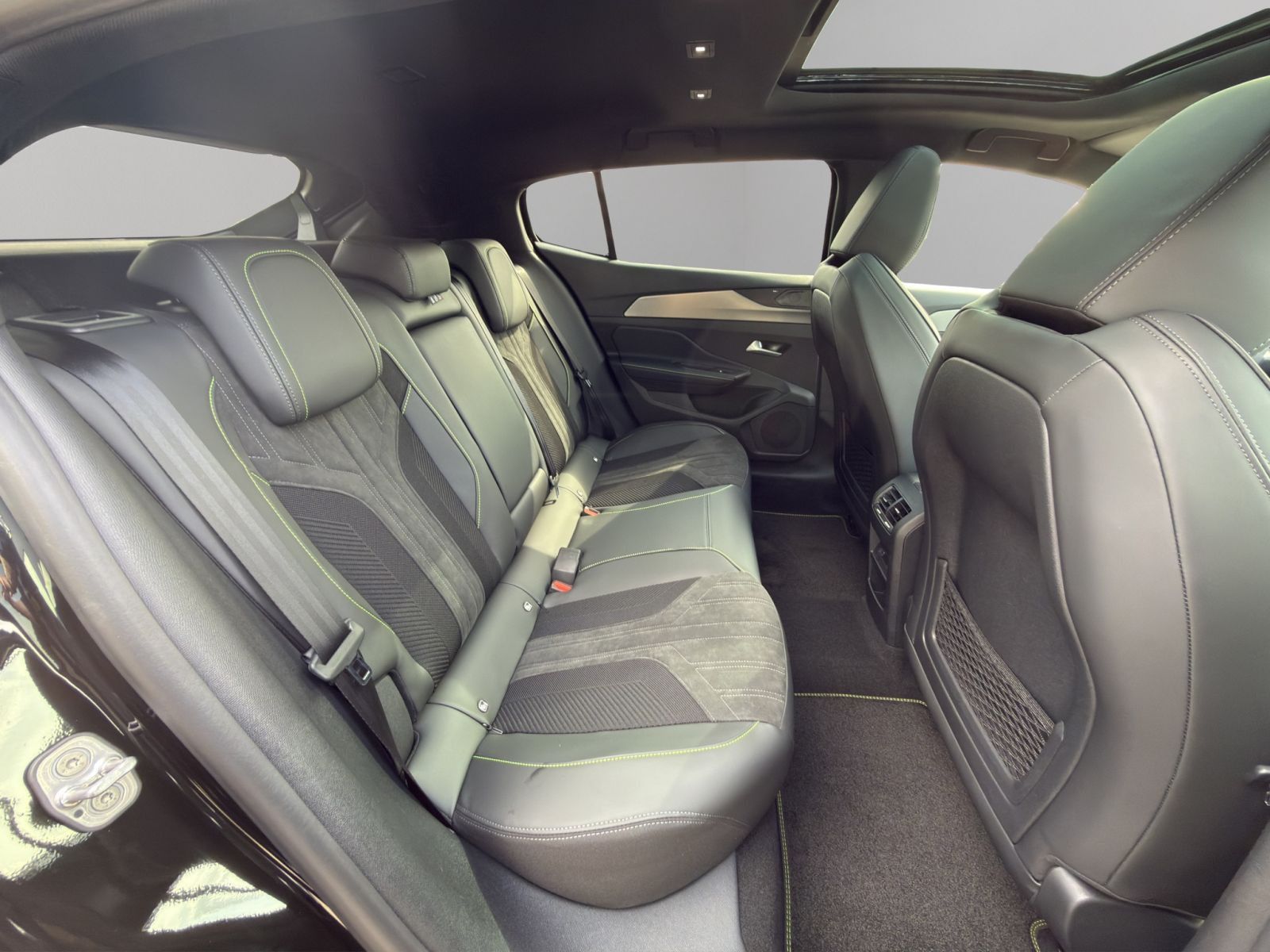 Peugeot 408 - Bild 17