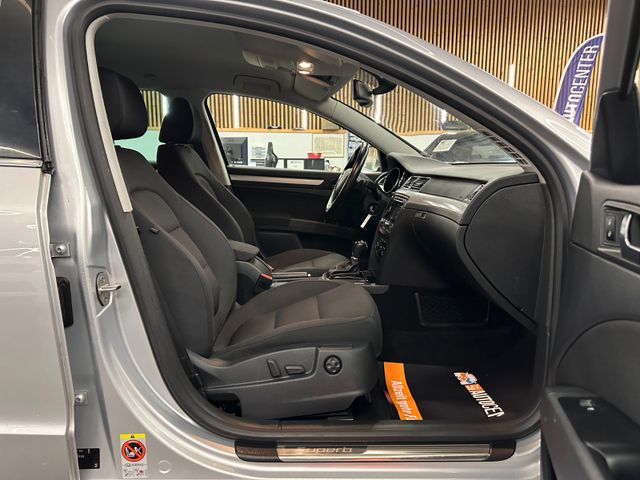 Skoda Superb Combi Exclusive *Xenon*PDC*Klima*DAB*Navi