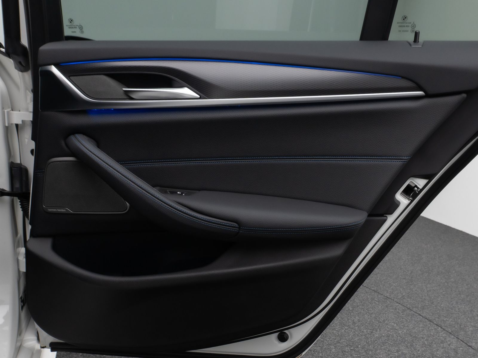 Fahrzeugabbildung BMW 530d M Sport Kamera HUD DAB H/K Komfort Alarm