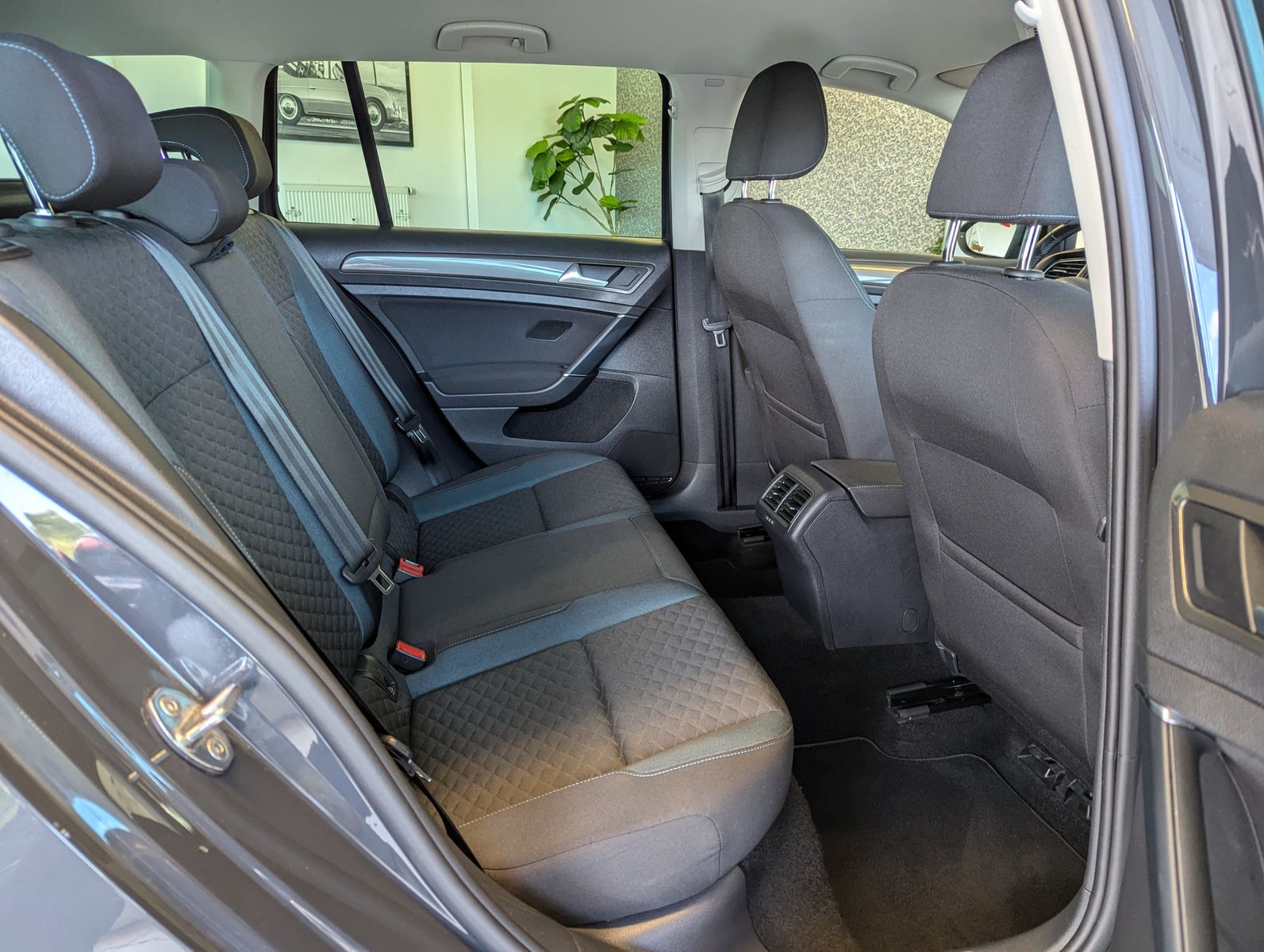 VW Golf 2.0 TDI DSG IQ.DRIVE App-Connect ACC AHK - Image 16