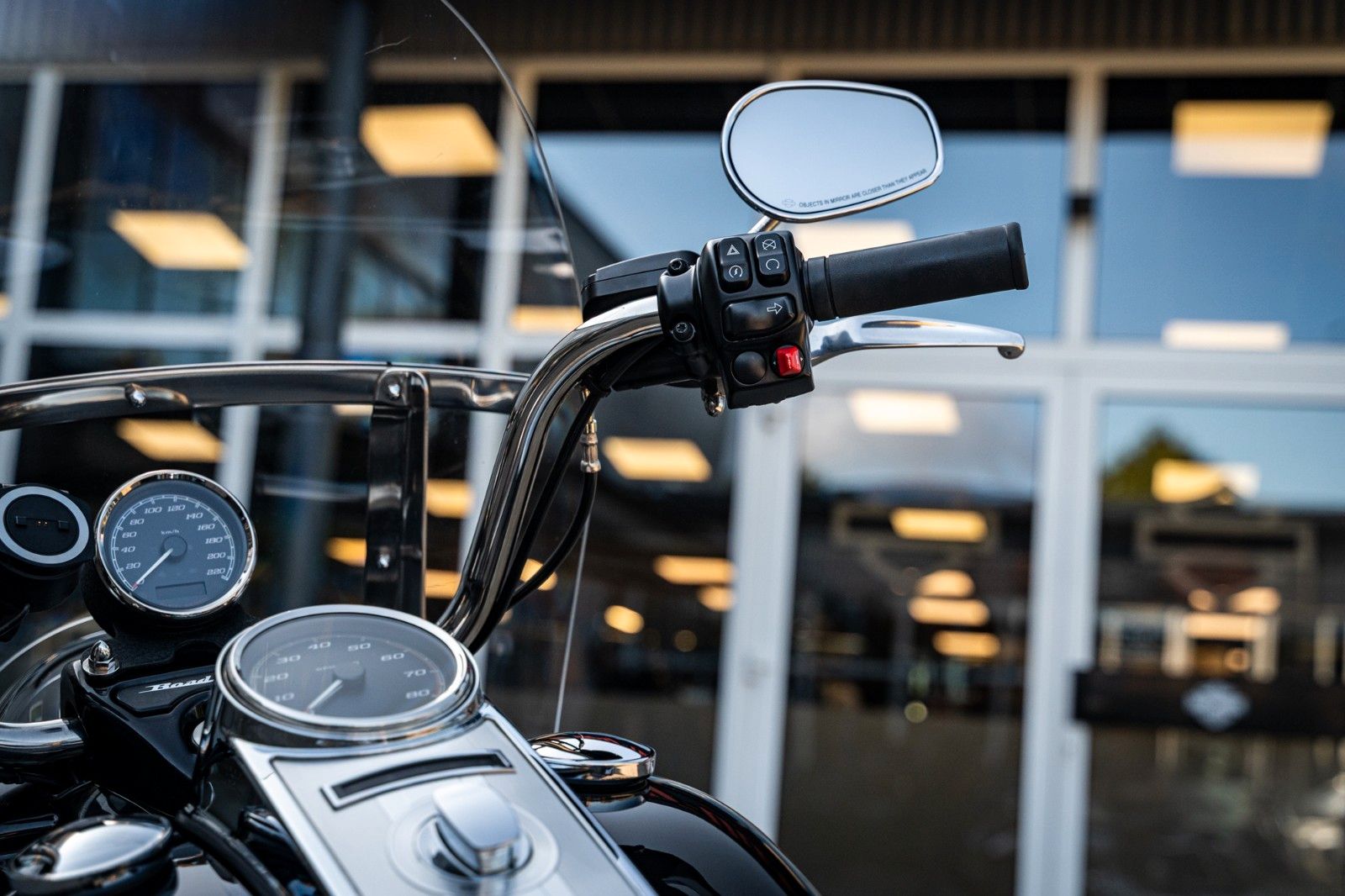 Fahrzeugabbildung Harley-Davidson ROAD KING POLICE FLHP TOURING - JEKILL&HYDE