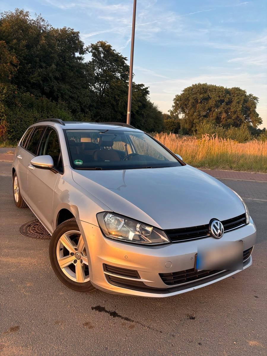 Volkswagen Golf 2015 — rear view
