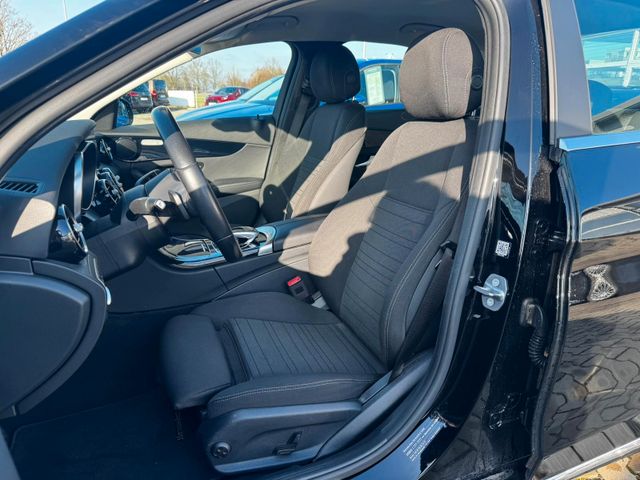 Fahrzeugabbildung Mercedes-Benz C 180 CGI Lim >AUT/NAV/LED/SHZ/PDC/KAM/Distronic