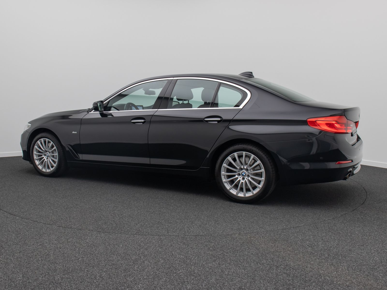 Fahrzeugabbildung BMW 530d Sport Line ACC Kamera HUD HiFi DisplayKey