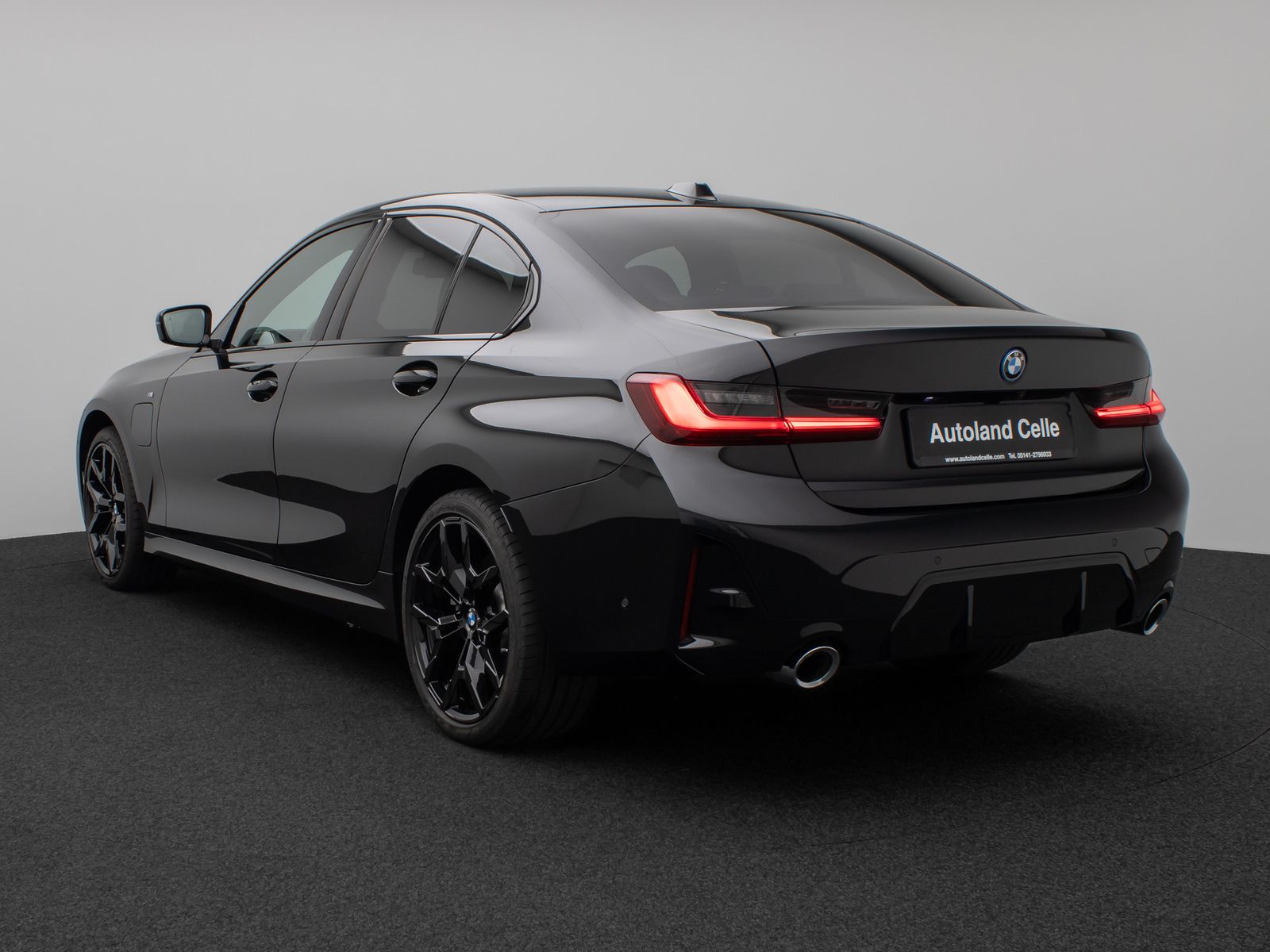 Fahrzeugabbildung BMW 330e M Sport 360°HUD DAB H/K Alarm ParkAs 19Zoll