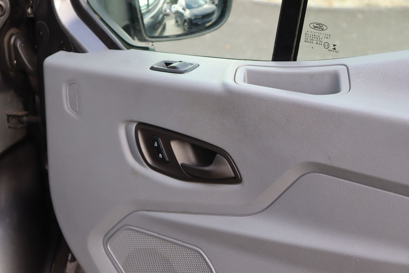 Fahrzeugabbildung Ford Transit 9-Sitzer * Rückfahrk. * Anhängerk.