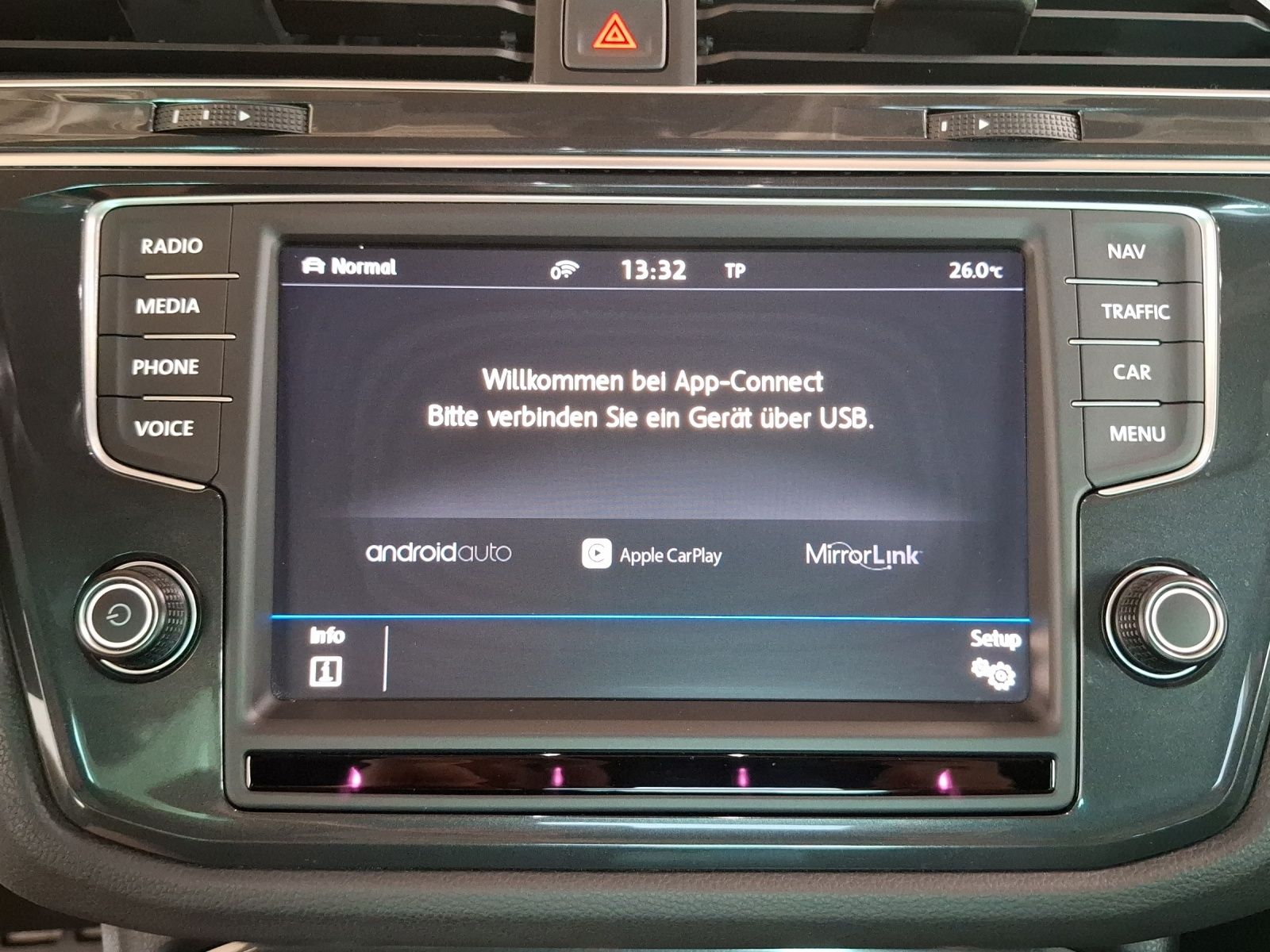 Fahrzeugabbildung Volkswagen Tiguan TSI R-Line DSG 4M LED AHK Navi Pano HUD A
