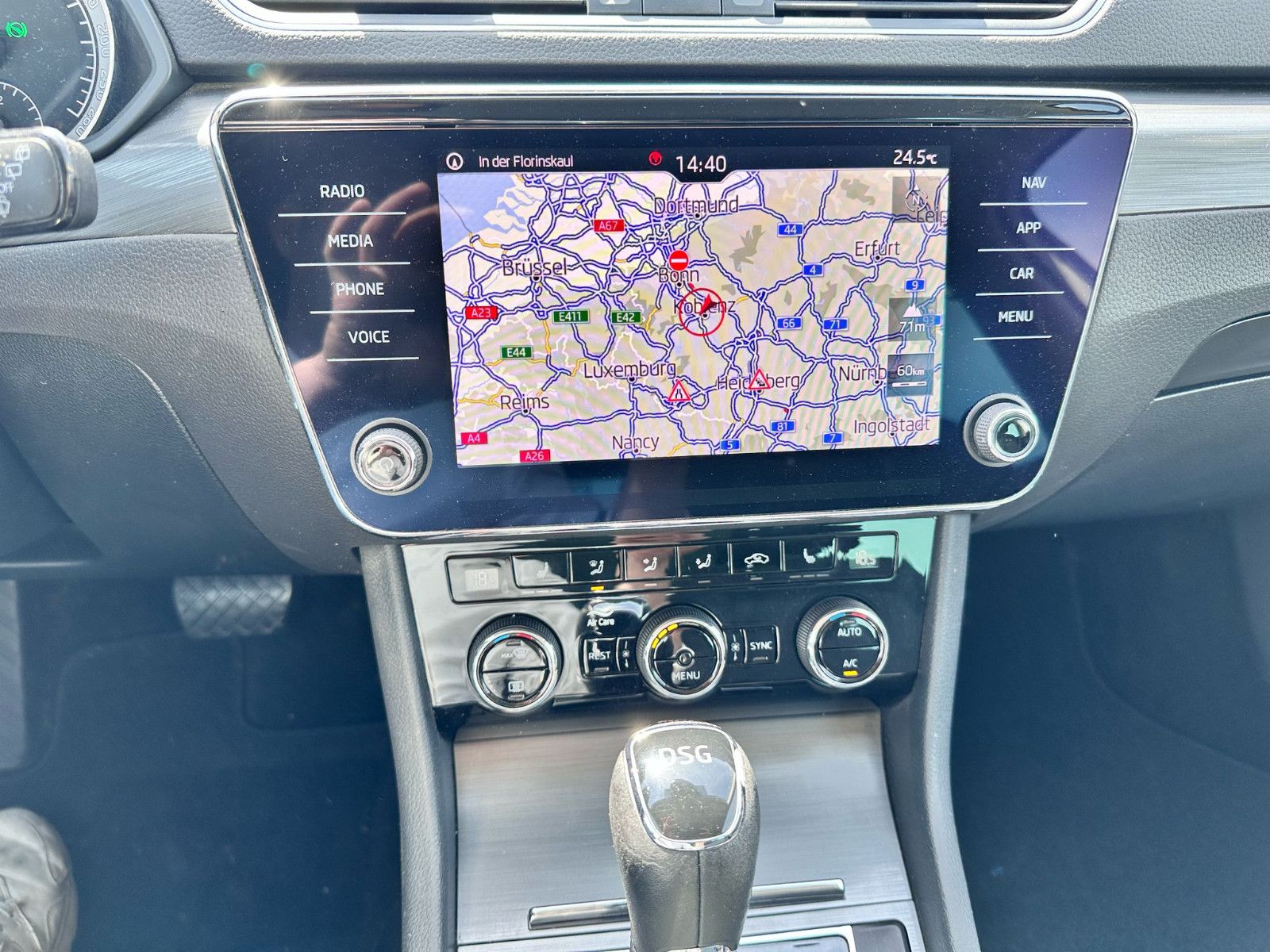 Fahrzeugabbildung SKODA Superb Combi Style / NAVI / GEPFLEGT