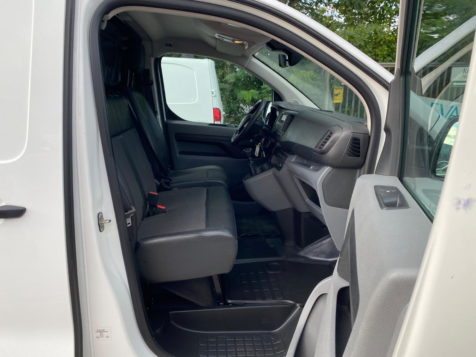 Peugeot Expert 2,0BlueHDI L2 2x Schiebetüren AHK PDC SHZ