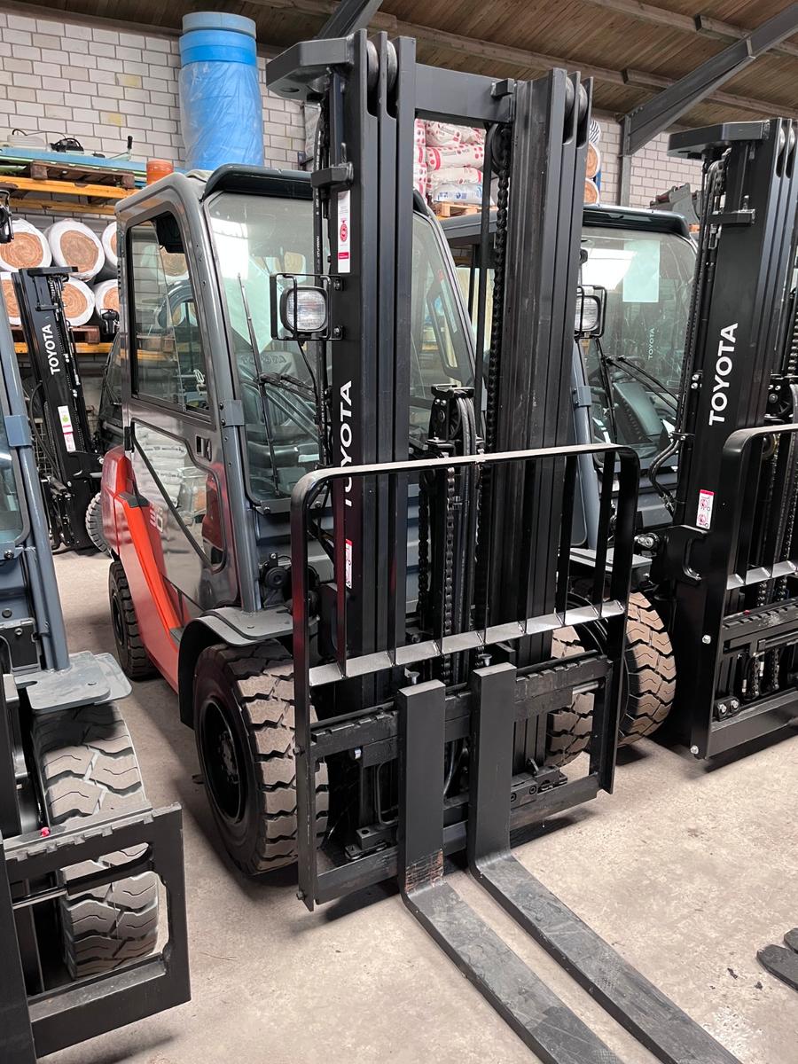 Toyota Treibgasstapler 02-8FGJF35-60331