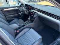 Volkswagen Passat Var. 2.0 TSI DSG 4M R-Line STDHZ PANO AHK bei Autohaus Landmann & Maier OHG