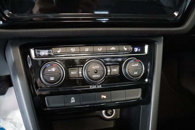 Fahrzeugabbildung Volkswagen Touran 1.6Ltr Comfortline |7SITZER|PANO|SHZ|PDC|