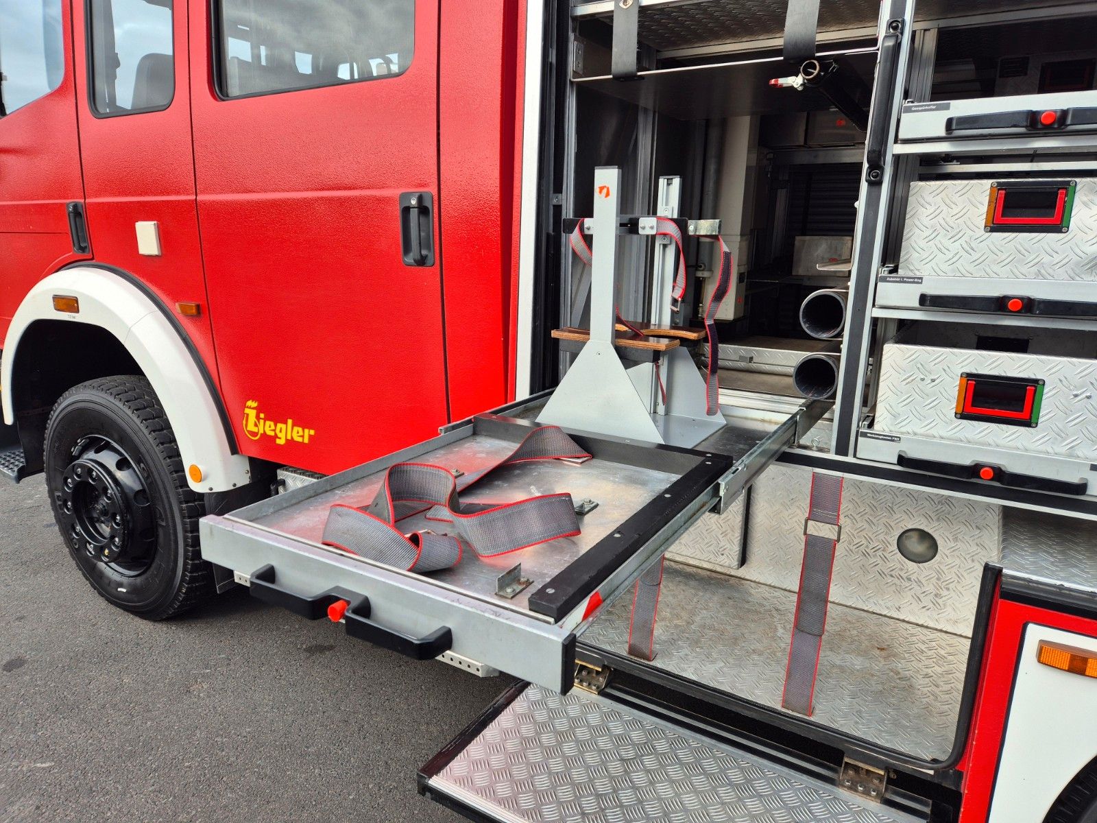 Fahrzeugabbildung Mercedes-Benz 1224 AF 16/12 Löschfahrzeug 1.680l