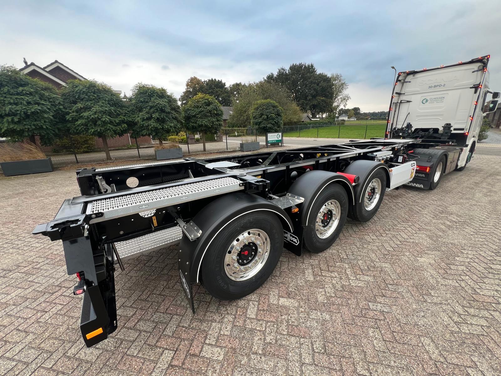 Vanhool 2X 20/30FT REAR OPEN ADR AT/FL/EXII/EXIII 3640KG