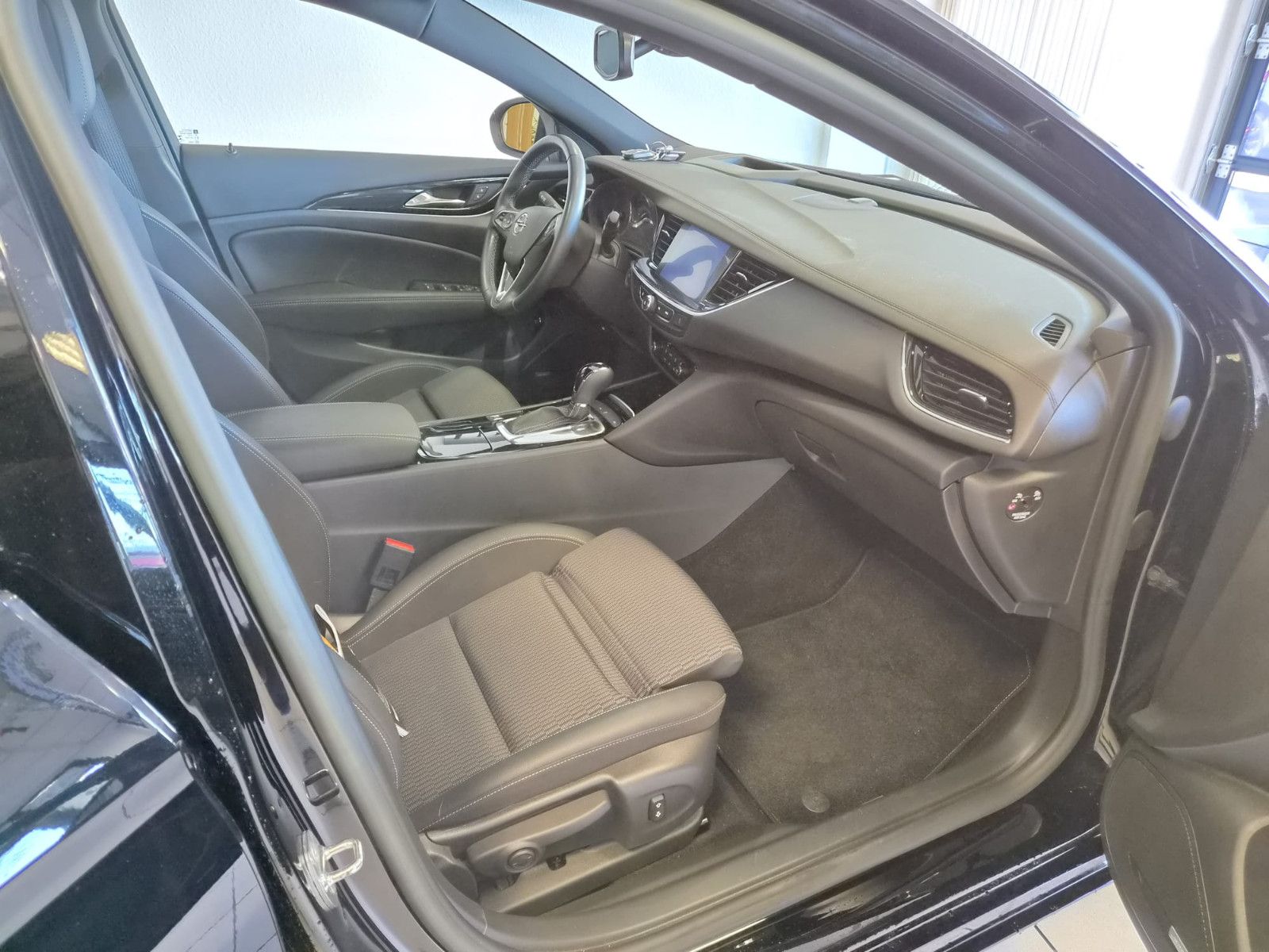 Fahrzeugabbildung Opel Insignia B Sports Tourer Elegance / ERGOSITZ /