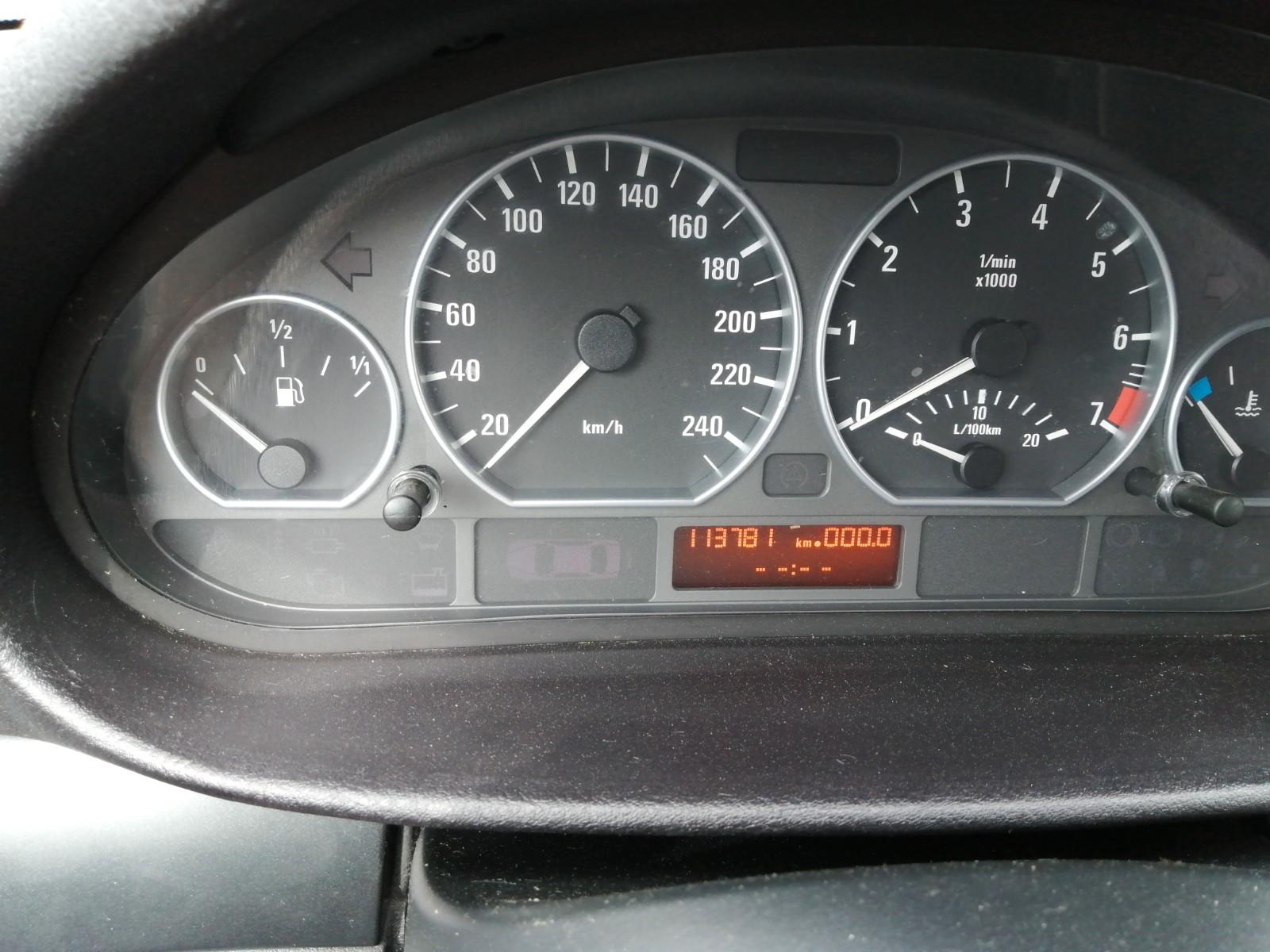 BMW 318 2005 — photo 11