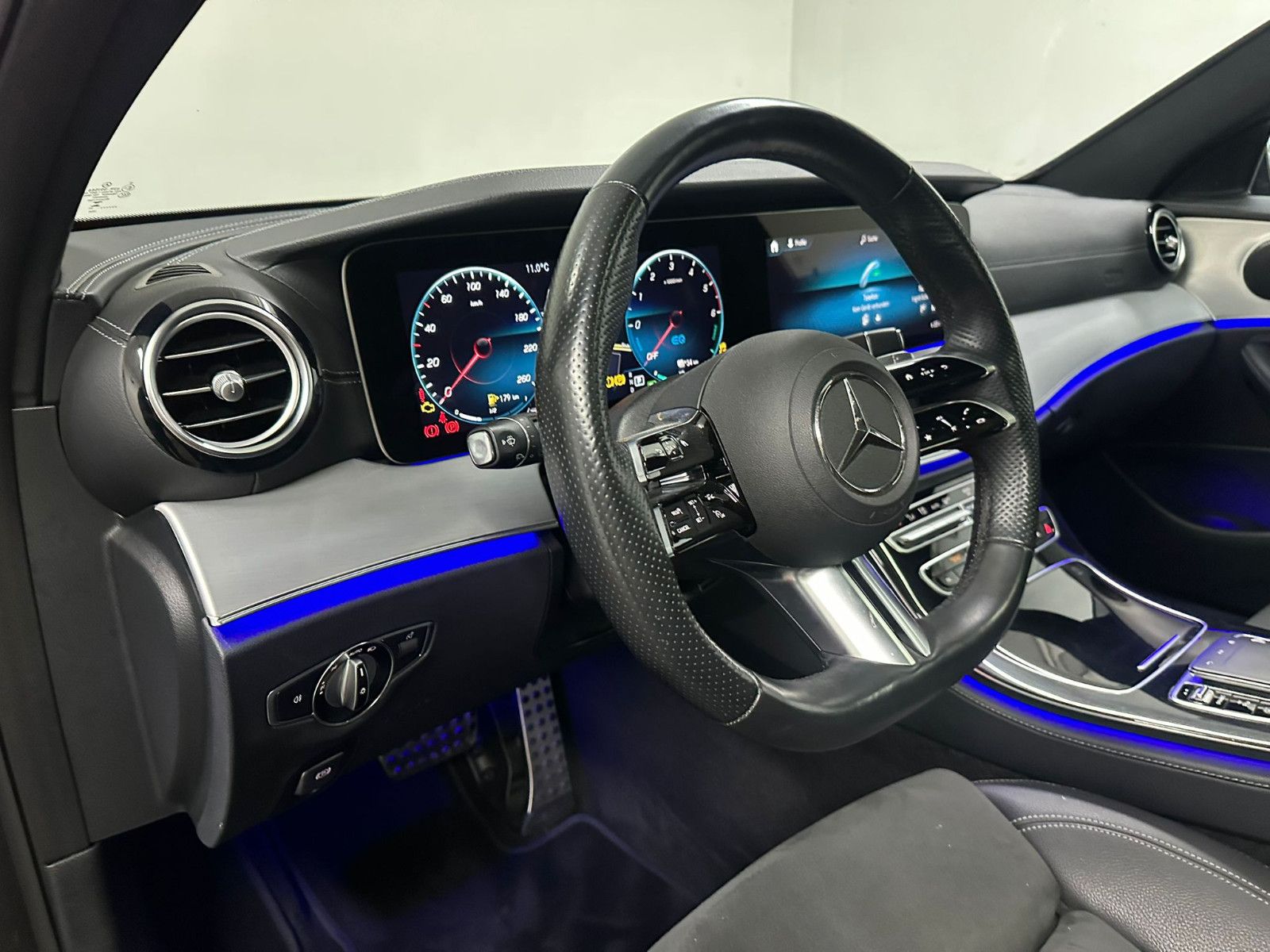 Fahrzeugabbildung Mercedes-Benz E 300 de T Autom. *AMG-LINE*DISTRO*PANORAMA*
