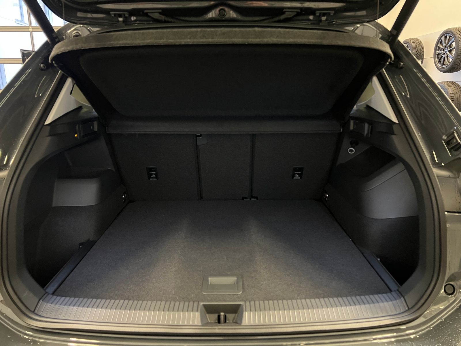 Fahrzeugabbildung Volkswagen Tiguan Life 2.0 TDI DSG *AHK, LED, Kamera, 18''-