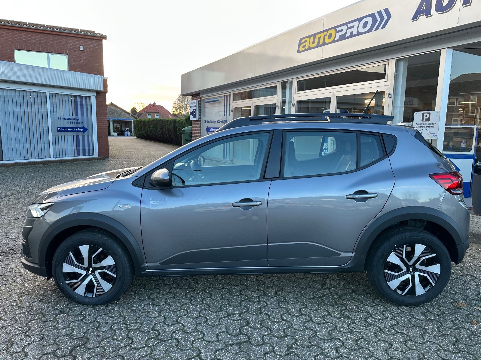 Fahrzeugabbildung Dacia Sandero Stepway Expression CVT LED/PDC/Carplay