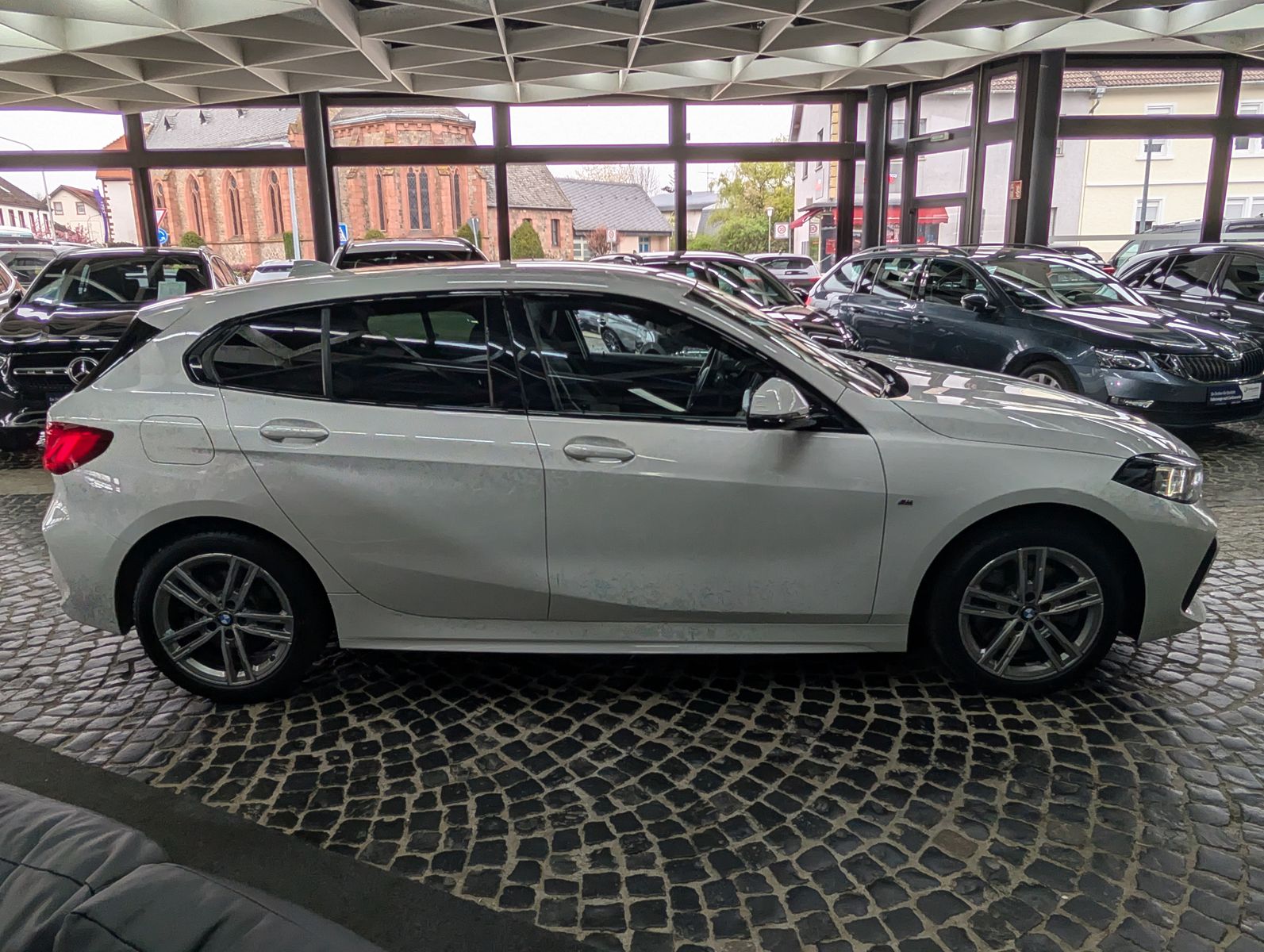 Fahrzeugabbildung BMW 120 i M Sport Shadow-Line AHK VIRT APP AMBI LED