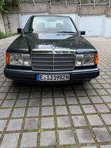Mercedes-Benz E 200 E 200 - gebrauchte Mercedes-Benz E 200 aus dem Jahr 1990