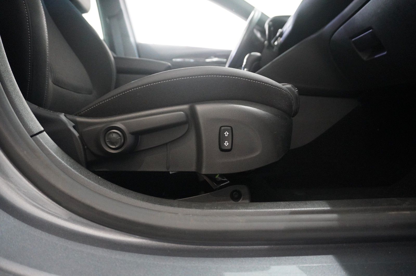 Fahrzeugabbildung Opel Insignia B ST 2.0D ELEGANCE NAVI/LED/KAMERA/DAB+