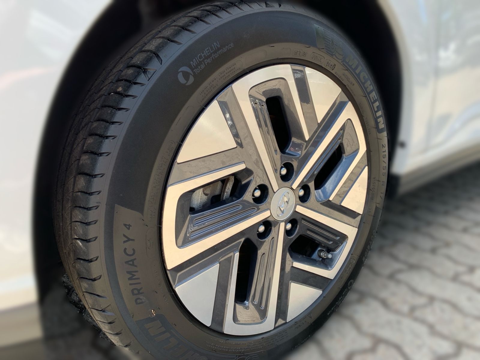 Fahrzeugabbildung Hyundai KONA Select Elektro 11 kW OBC Sitzheizung