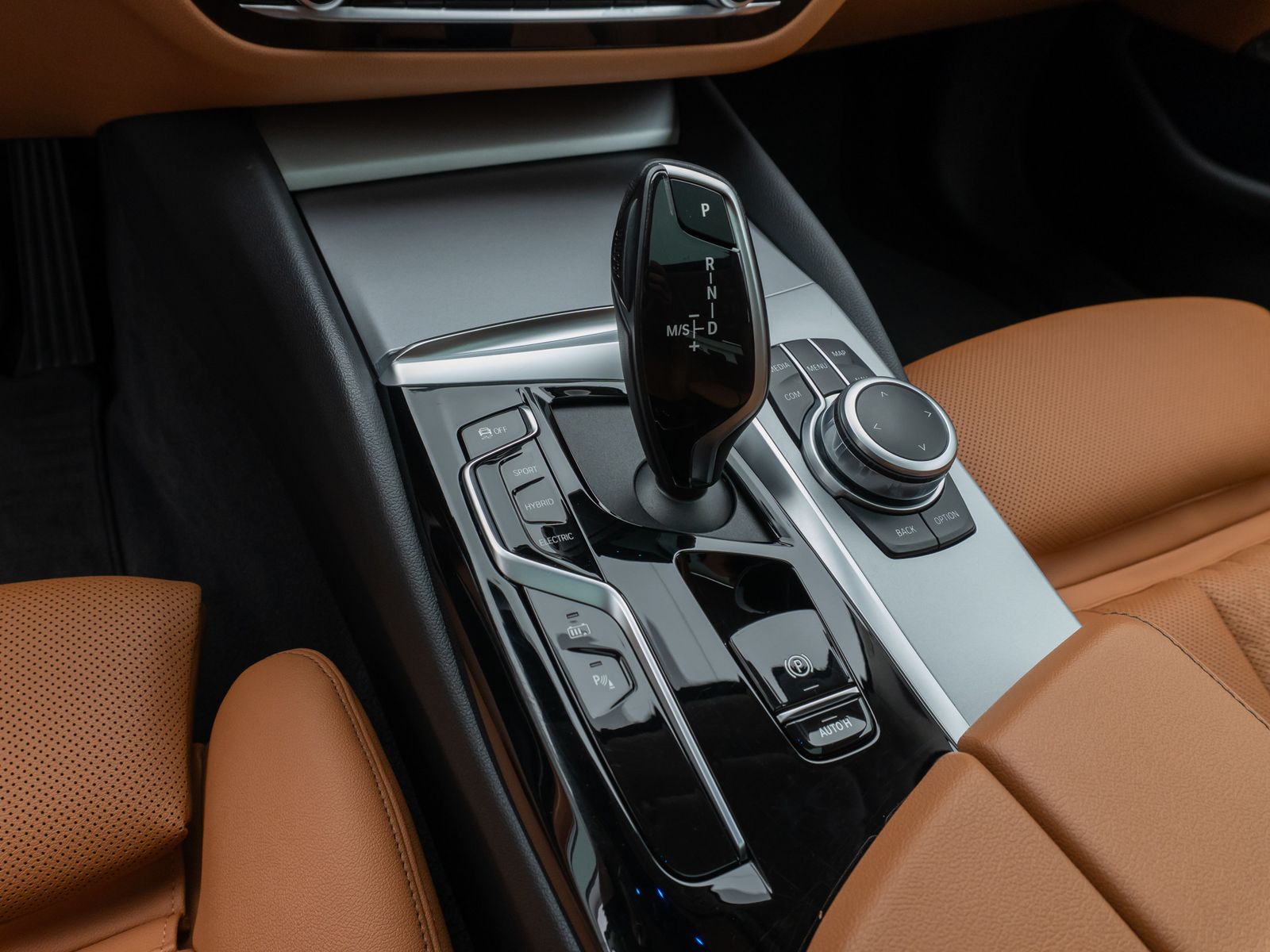 Fahrzeugabbildung BMW 520e Glasdach Kamera DAB H/K DispKey Sport Alarm