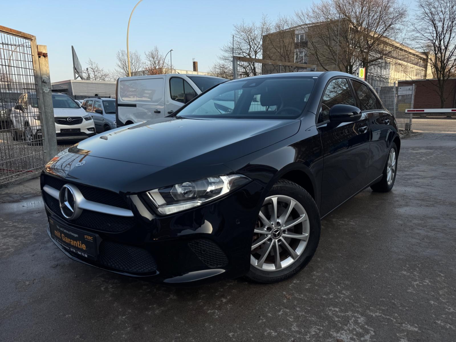 Mercedes-Benz A 250e*1.Hand*Scheckheft*CarPlay*NAVI*Parkpilot*