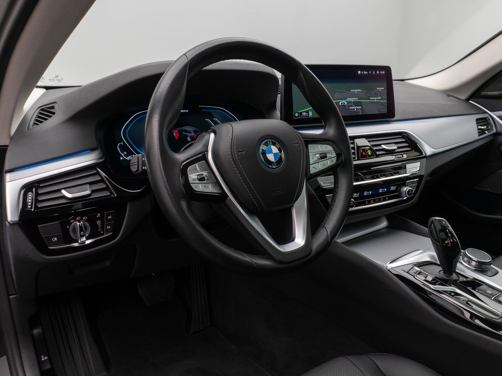 Fahrzeugabbildung BMW 530e Panorama Leder DAB H/K WLAN Stop&Go Alarm