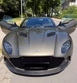 Aston Martin DBS Superleggera V12 /Arden Green /Carbon /B&O - Aston Martin DBS: Von Privat