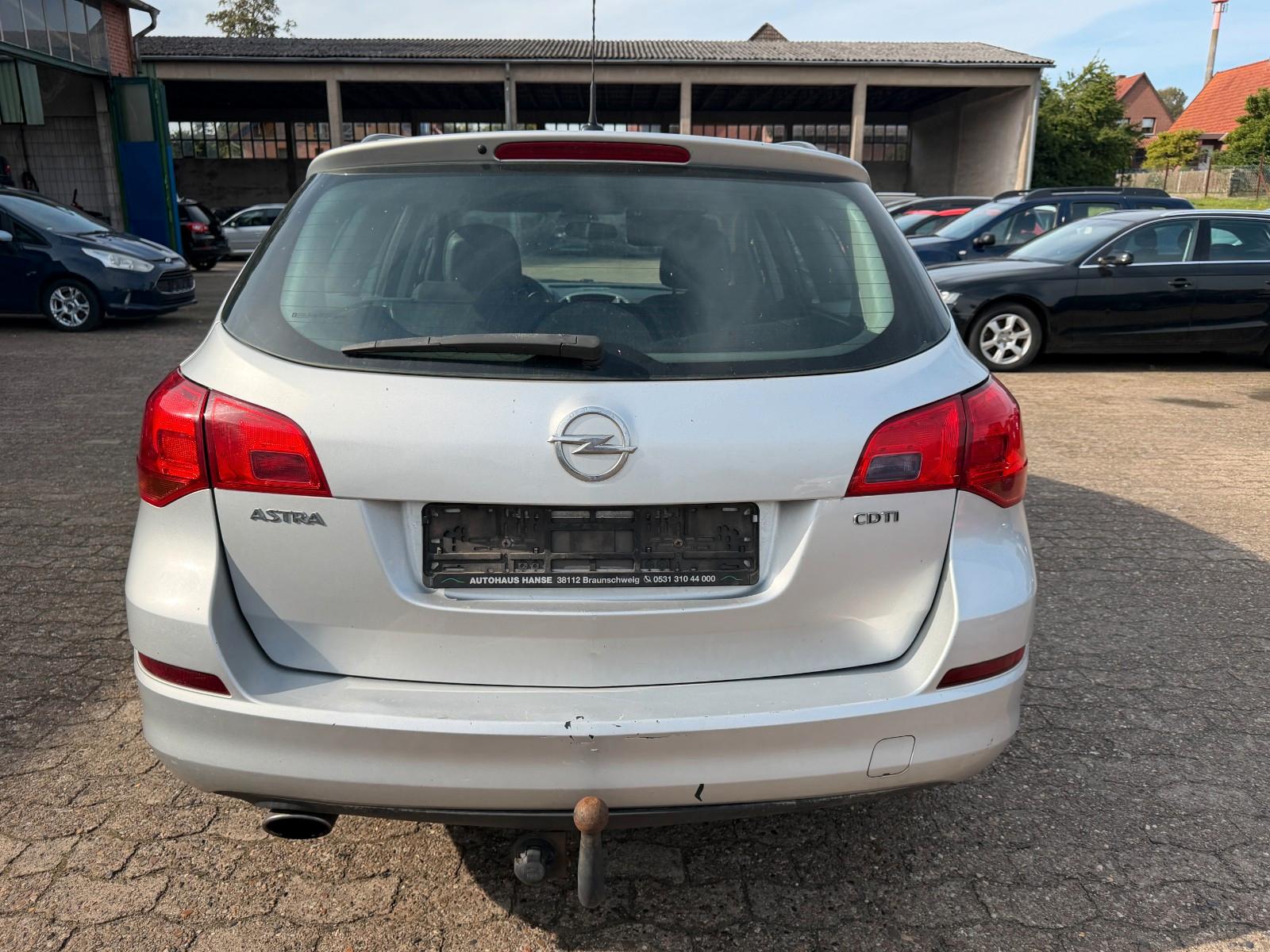 Opel Astra 2011 — photo 5